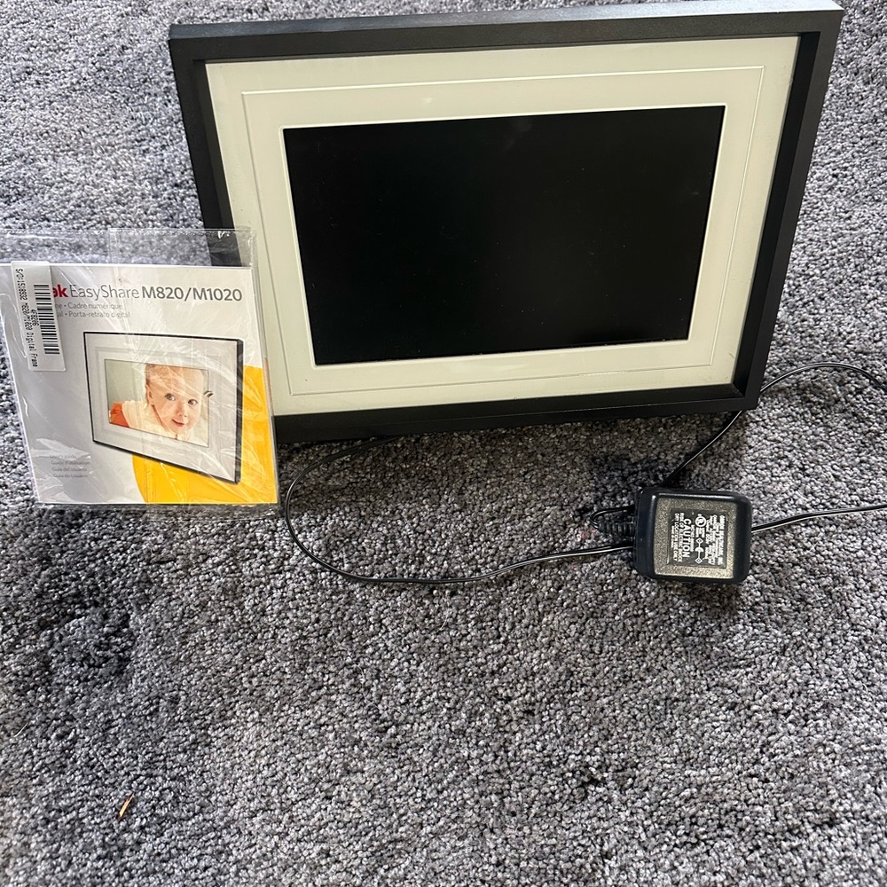 Kodak Digital Photo Frame with Black and White Design
